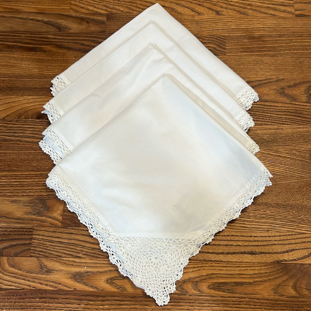 This is a beautiful, four piece napkin set handmade lace 100% cotton